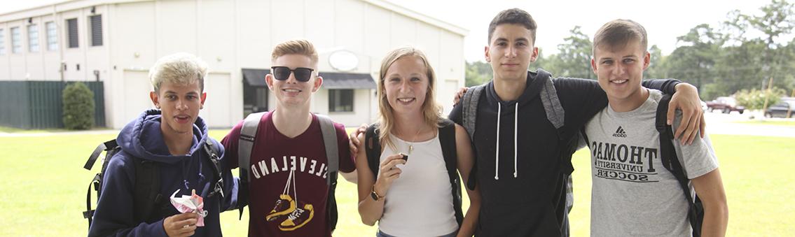 Thomas University students enjoying ice cream during Wecome Week